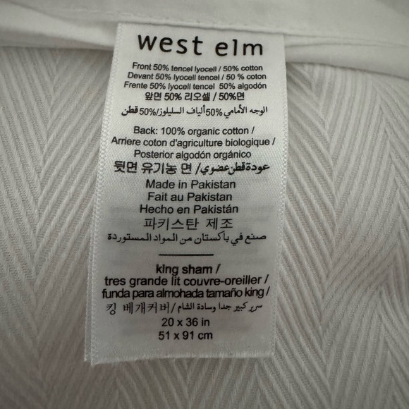 West Elm White full/queen duvet and matching shams - Picture 5 of 8